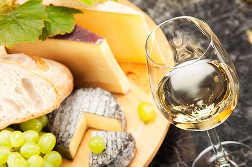 白ワインとチーズのイメージ