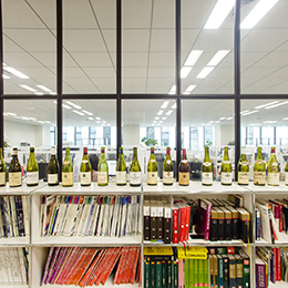 フィラディス社内