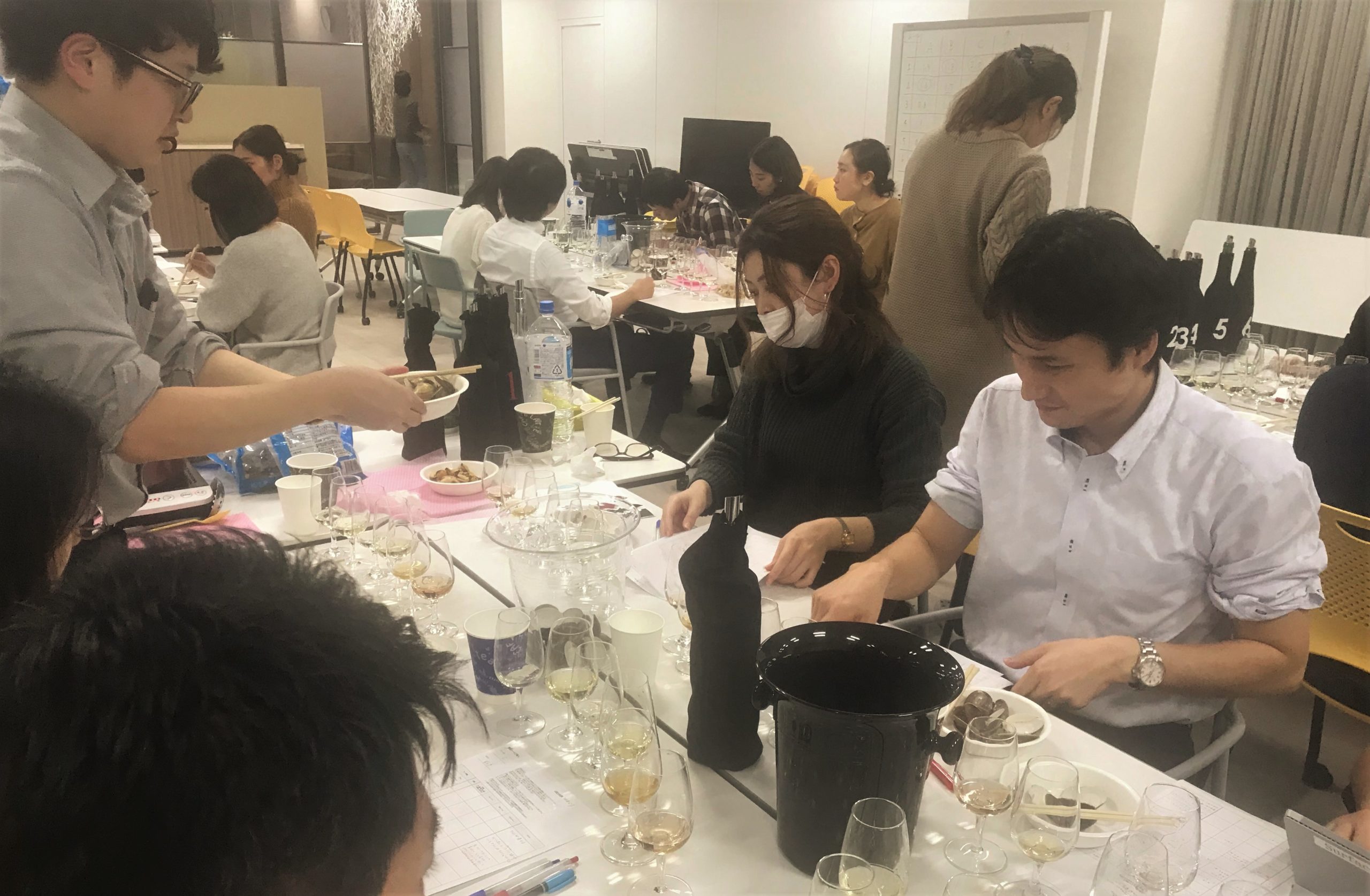 【フィラディス実験シリーズ第27弾 】 ハマグリとムール貝にマリアージュするワインを探せ！（営業　青木 翔吾）